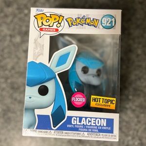 Glaceon Flocked pokémon funko pop with 4 mini funkos